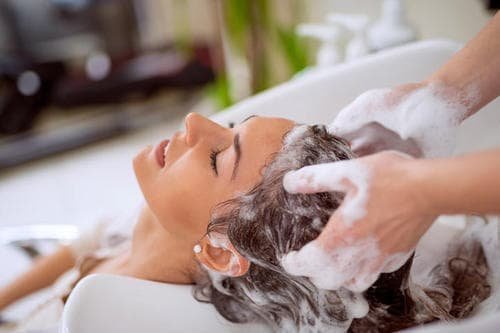 Shampoing clarifiant : guide complet pour préparer les cheveux au lissage - MEILLEUR LISSAGE